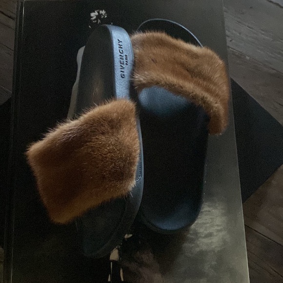 Givenchy fur slides - Picture 3 of 8